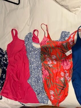 Maternity swimsuits lot of 6 GAP and Old Navy Size Medium